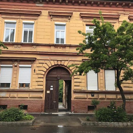 Classic Apartman Szeged Exterior photo